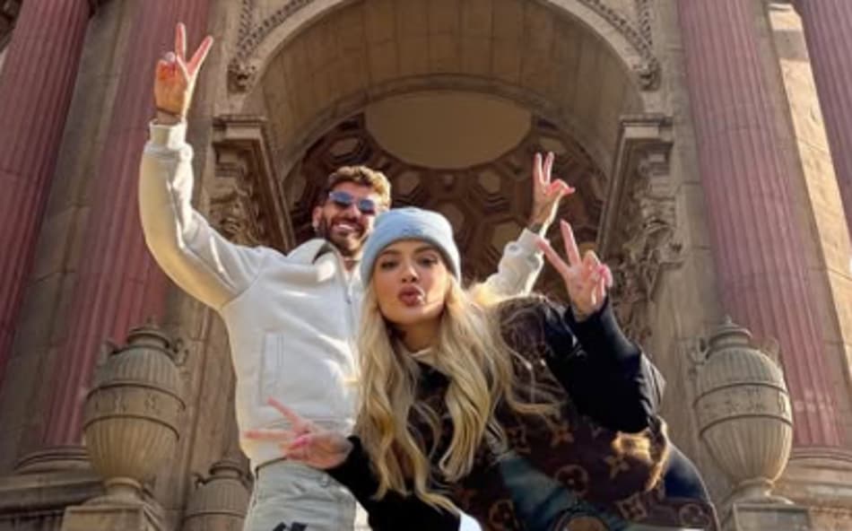 Leo pereira em viagem com Karoline