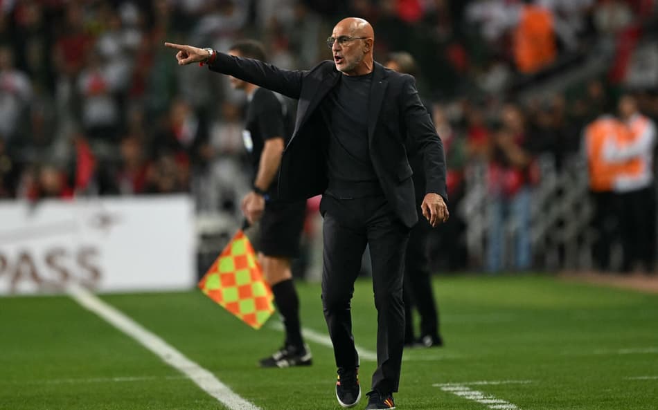 Luis de La Fuente na partida contra a Turquia (Foto: Ozan Kose / AFP)