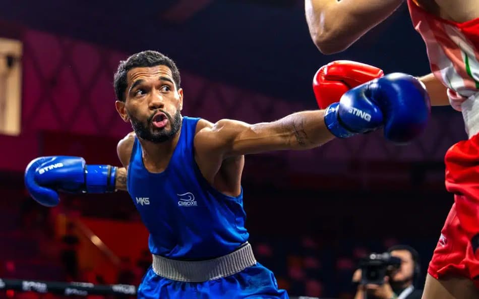 Luiz Oliveira, bolinha, vai às quartas de final no Mundial de Boxe Liverpool 2025 (Foto: Jacob Hammond/World Boxing)
