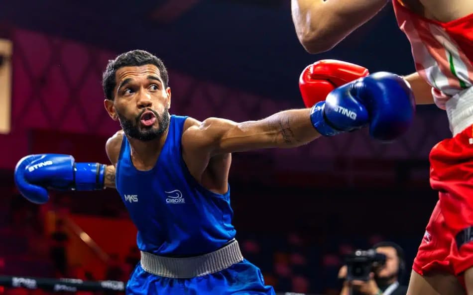 Luiz Oliveira, bolinha, vai às quartas de final no Mundial de Boxe Liverpool 2025 (Foto: Jacob Hammond/World Boxing)