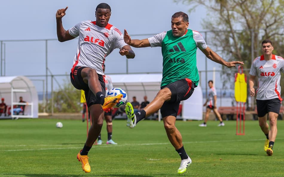 Ricardo Mathias e Gabriel Mercado, do Internacional