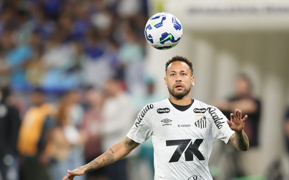 Neymar, do Santos, durante aquecimento antes da partida contra o Cruzeiro no Mineirão