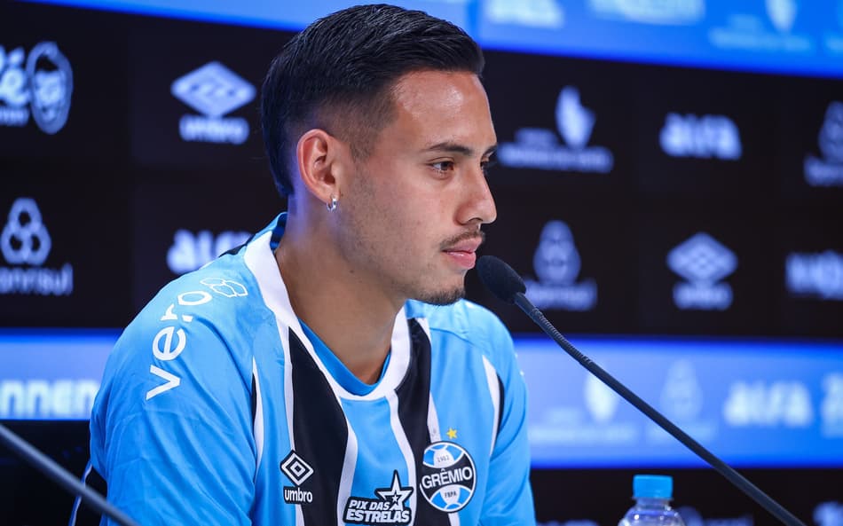 Erick Noriega em sua entrevista coletiva de apresentação no Grêmio. (Foto: Lucas Uebel/Grêmio FBPA)