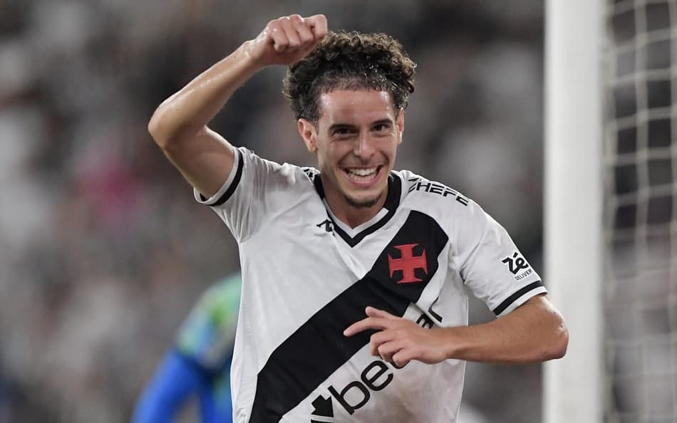 Nuno Moneira comemora gol do Vasco contra o Botafogo