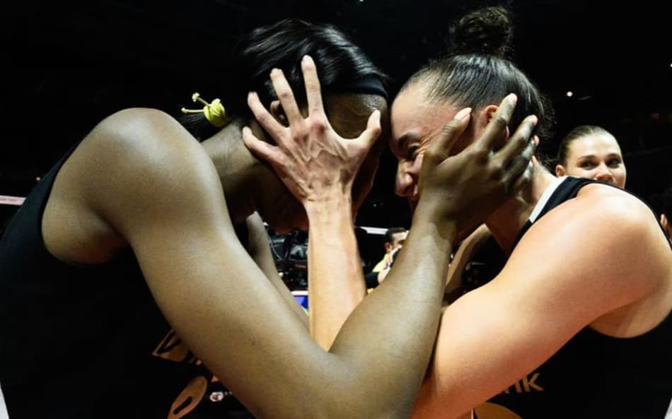Paola Egonu e Gabi Guimarães