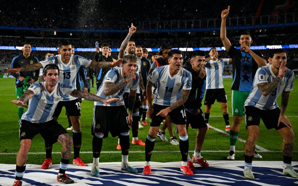 Paredes e De Paul celebram vitória da Argentina sobre o Raphinha e dão resposta à Raphinha