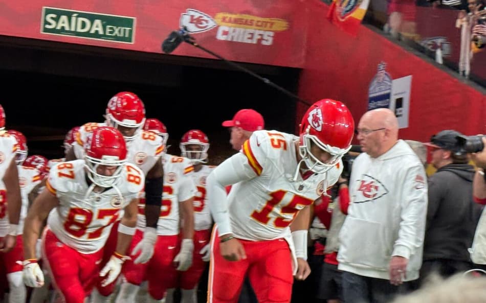 Patrick Mahomes Kansas City Chiefs NFL Brasil Los Angeles Chargers (1)