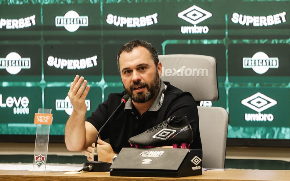 Presidente do Fluminense, Mário Bittencourt durante coletiva no CT Carlos Castilho