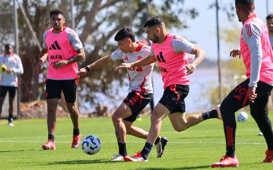 Alan Rodríguez e Bruno Henrique em treino do Internacional