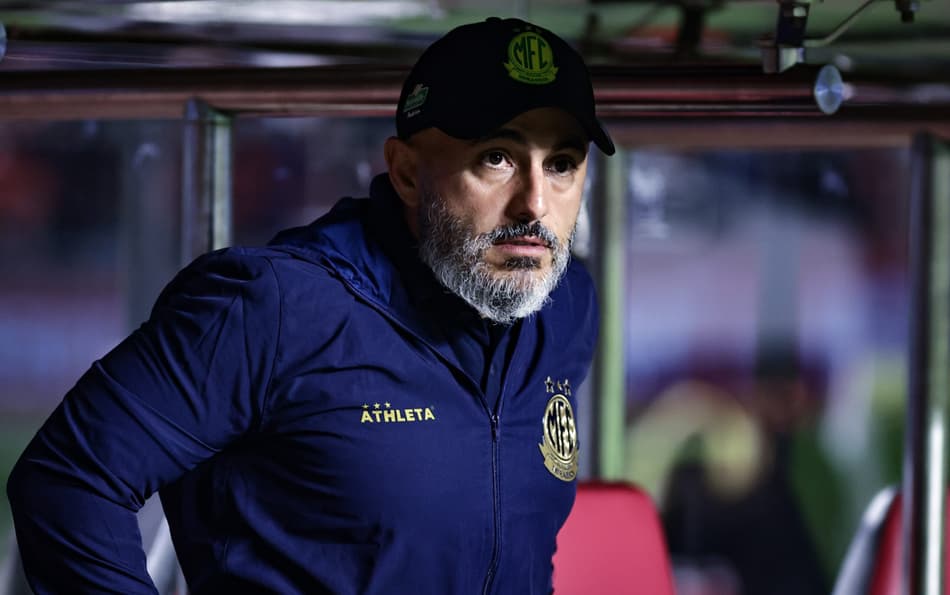 Rafael Guanaes tecnico do Mirassol durante partida contra o Sao Paulo no estadio Morumbi pelo campeonato Brasileiro A 2025