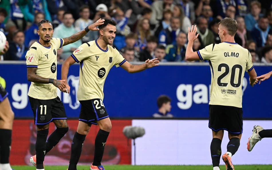 Raphinha comemorando o gol de Eric García (Foto: Miguel Riopa/AFP)