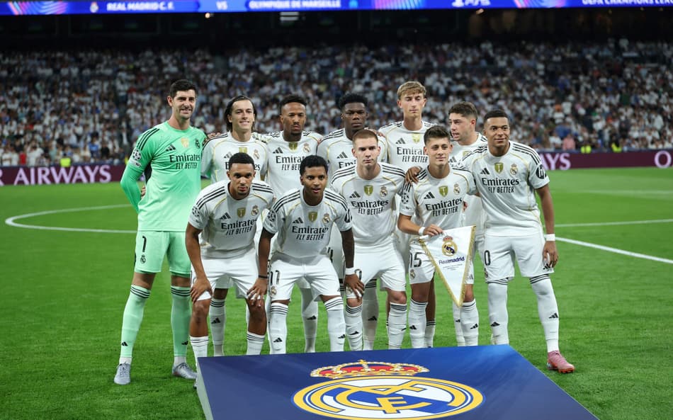 Elenco do Real Madrid no confronto contra o Olympique de Marselha, pela primeira rodada da fase de liga da Champions League  (Foto: Thomas COEX / AFP)