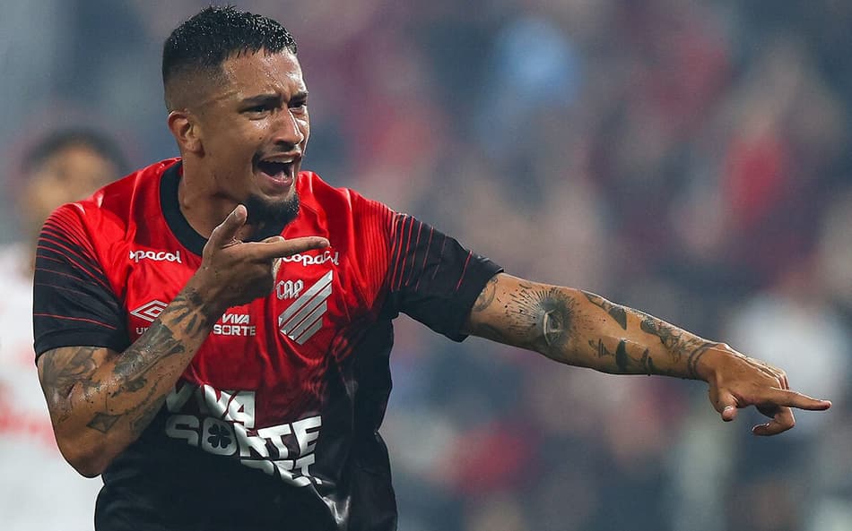 Renan Peixoto Athletico Vila Nova gol comemoração