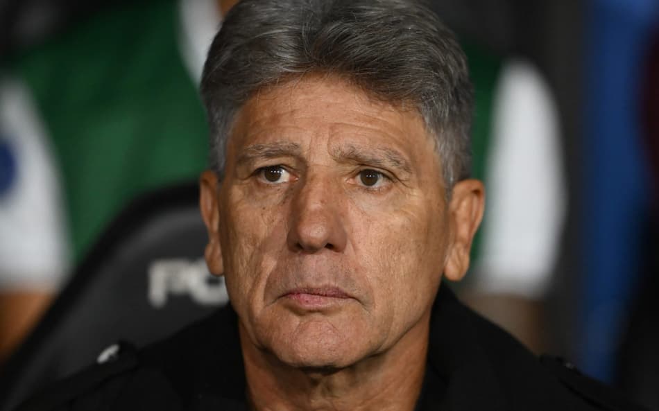 Renato Gaúcho à beira do campo durante Fluminense x Lanús, pela Sul-Americana (Foto: Luis ROBAYO / AFP)