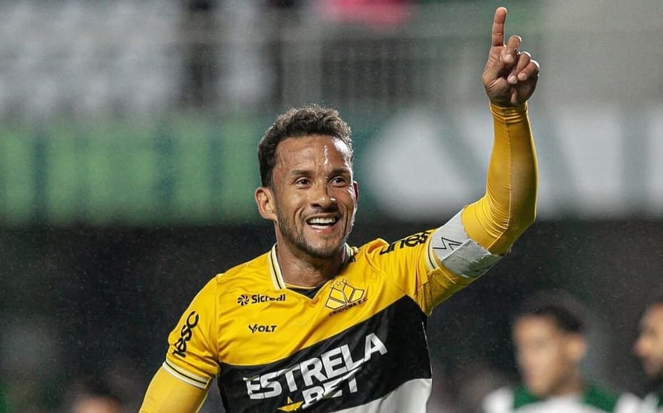 Rodrigo abriu o placar para o Criciúma contra o Coritiba. Foto: Cleiton Ramos/CEC