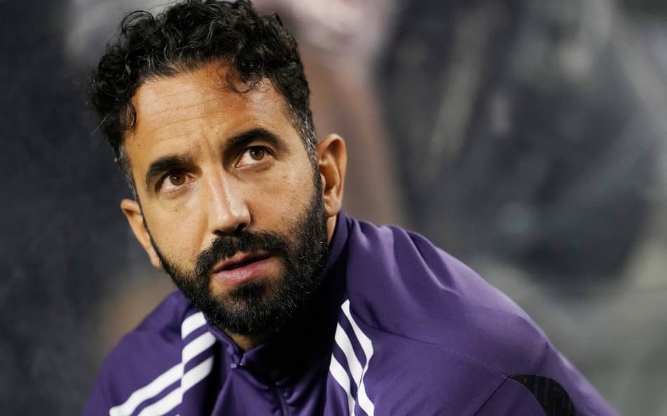 Rúben Amorim observa amistoso entre Manchester United e Bournemouth