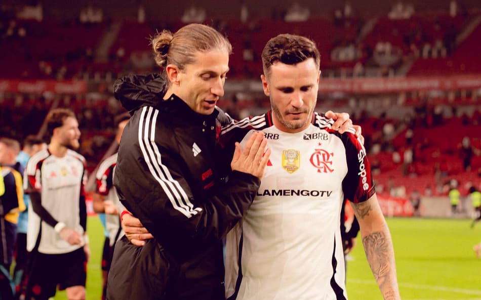 Saúl e Filipe Luís conversam no gramado do Beira-Rio após a vitória contra o Internacional, pelo Brasileiirão (Foto: Reprodução Flickr/Clube de Regatas do Flamengo)