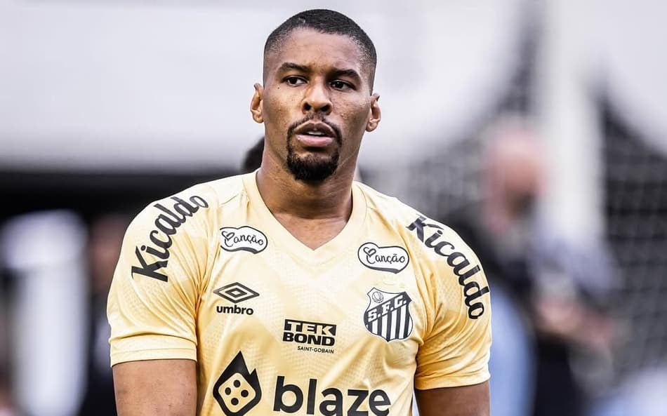 Diógenes tem 24 anos e é formado nas categorias de base do Santos. (Foto: Divulgação/ Instragram)