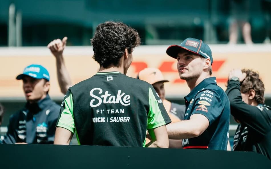 Bortoleto e Verstappen. no GP da Hungria (Foto: Reprodução/Intagram @gabrielbortoleto_)