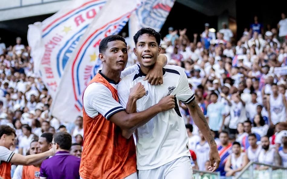 Giulio comemora gol do Vozão na Arena Fonte Nova (Foto: divulgação / Ceará)