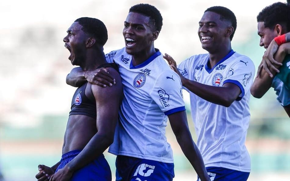 Roger comemora gol contra o Vitória (Foto: Rafael Rodrigues / EC Bahia)