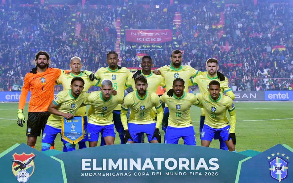 Jogadores da Seleção Brasileira antes de partida contra a Bolívia (Foto: Daniel Miranda/AFP)