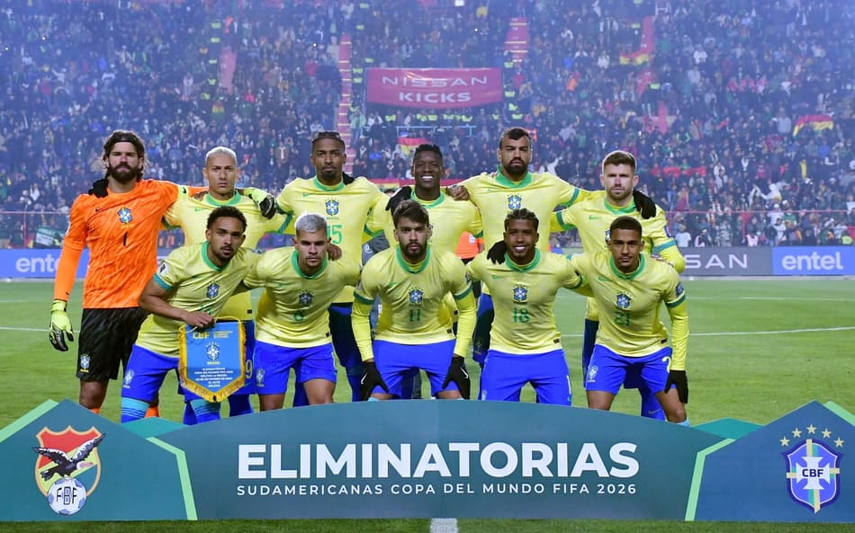 Jogadores da Seleção Brasileira antes de partida contra a Bolívia (Foto: Daniel Miranda/AFP)
