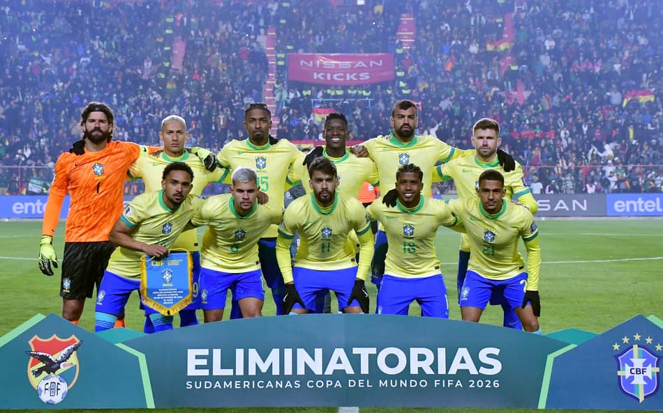 Jogadores da Seleção Brasileira antes de partida contra a Bolívia (Foto: Daniel Miranda/AFP)