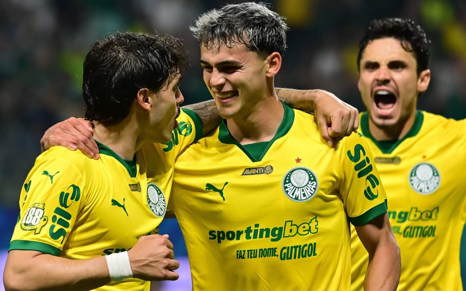 Ramon Sosa, do Palmeiras, comemora seu gol contra o Fortaleza pelo Brasileirão