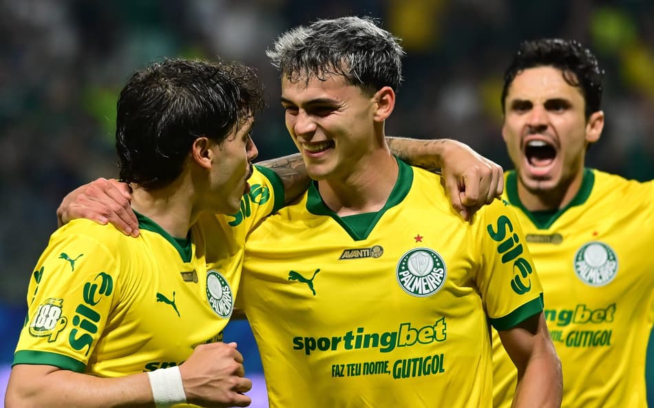 Ramon Sosa, do Palmeiras, comemora seu gol contra o Fortaleza pelo Brasileirão