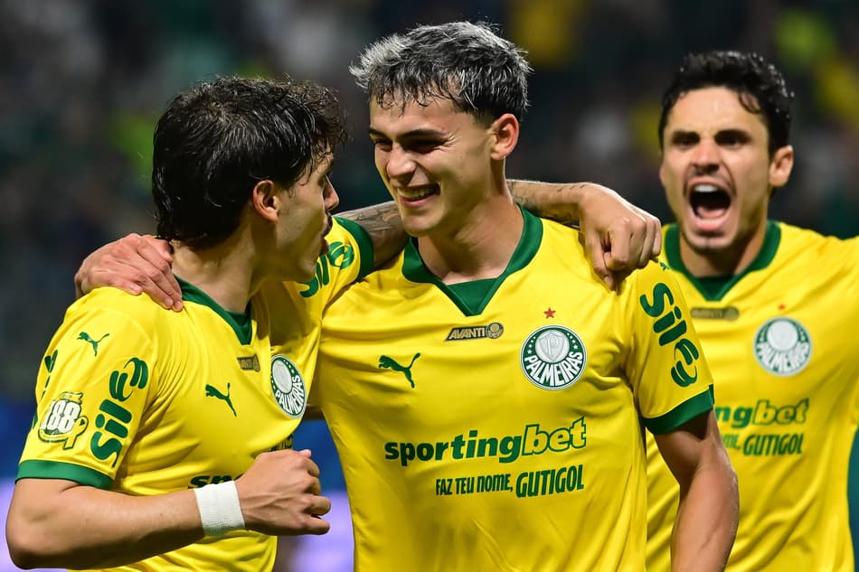 Ramon Sosa, do Palmeiras, comemora seu gol contra o Fortaleza pelo Brasileirão