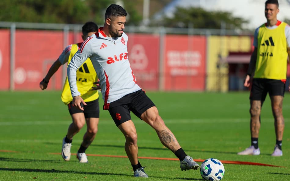 Bruno Tabata, meia do Internacional