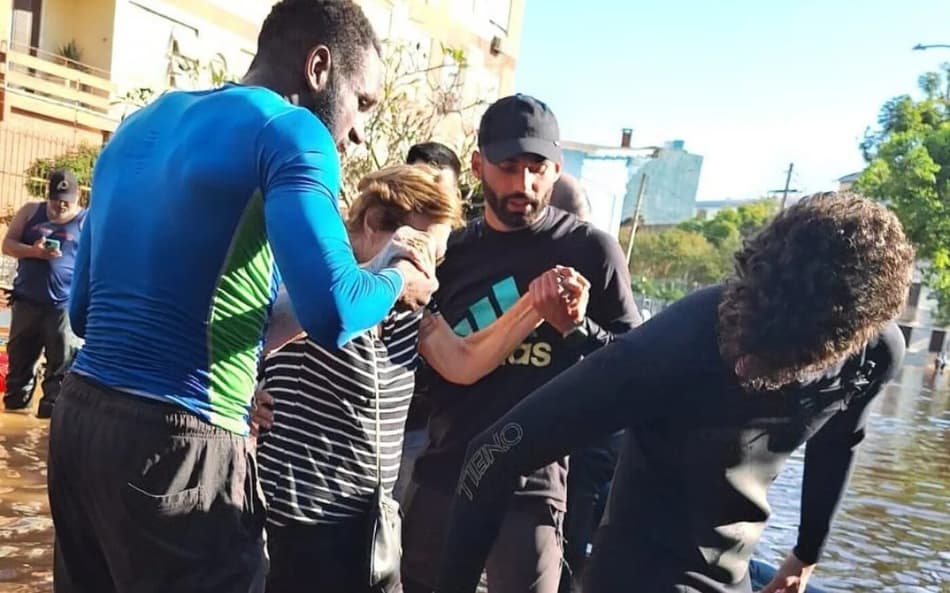 Thiago Maia ajudando vítimas da enchente de 2024