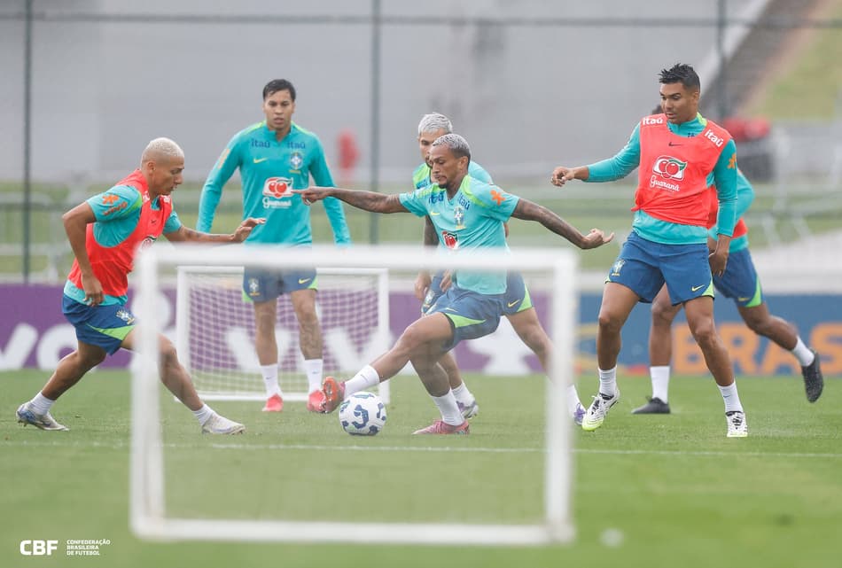 Veja fotos do primeiro treino da Seleção Brasileira para enfrentar o Chile