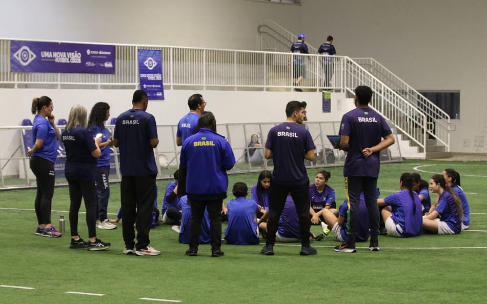 Treino da seleção feminina de Futebol de Cegos (Foto: CBDV)