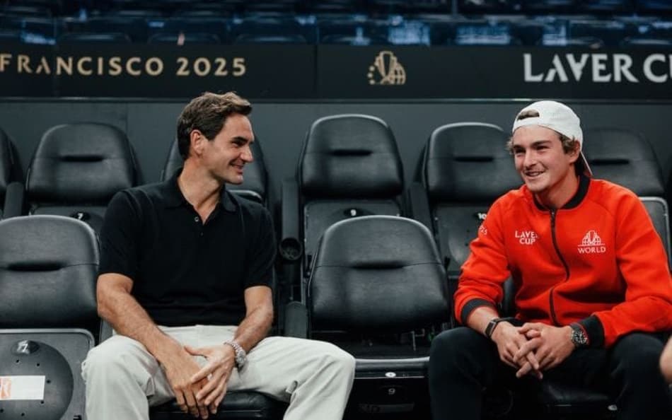 João Fonseca no encontro com Federer na Laver Cup (Divulgação)