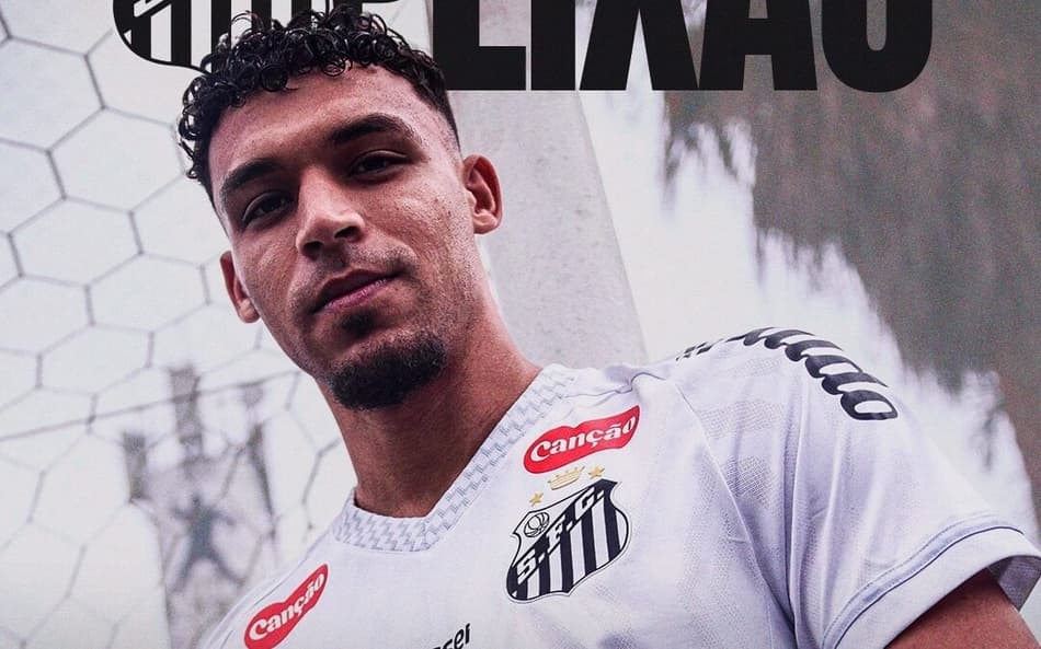 Victor Hugo assinou contrato com o Santos até 31 de julho de 2026. (Foto: Thiago Ribeiro/AGIF)