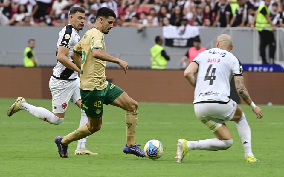 Vasco e Palmeiras se enfrentam pelo Brasileirão