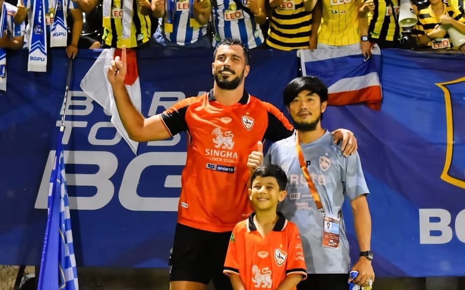 Victor Cardozo em ação pelo Chiangrai United (Foto: Divulgação)