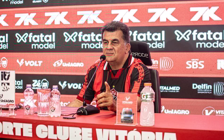 Fábio Mota em entrevista coletiva (Foto: Victor Ferreira / EC Vitória)