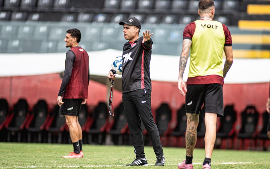 Jair Ventura comanda treino do Vitória (Foto: Victor Ferreira / EC Vitória)