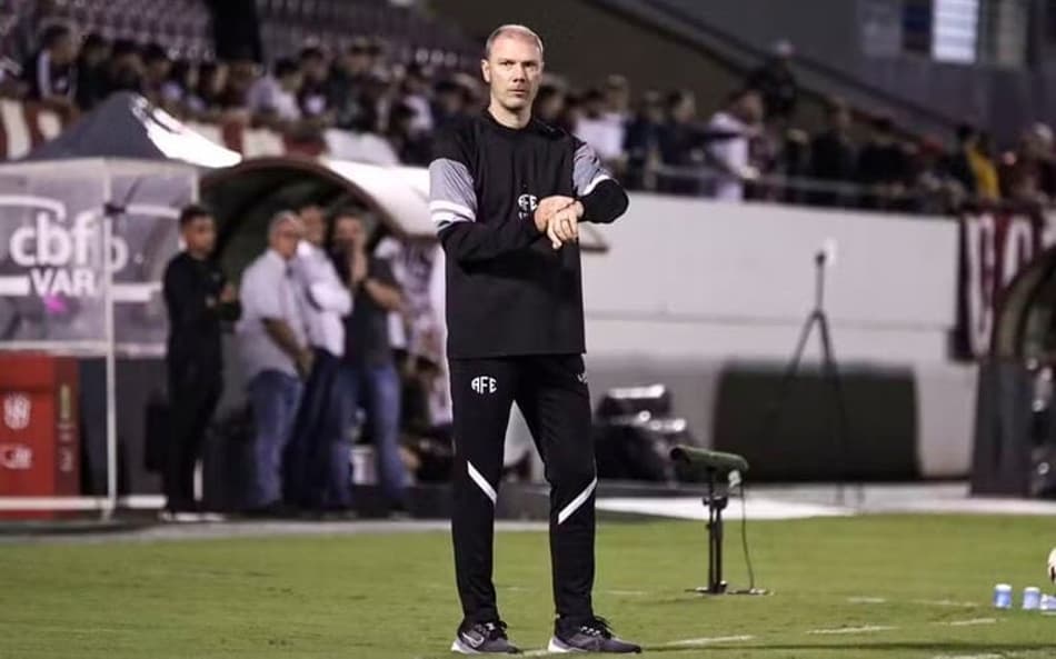 Vinícius Bergantin técnico Ferroviária-SP