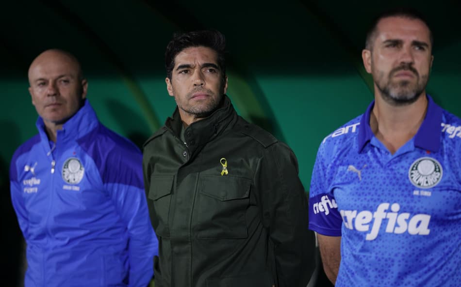Vitor Castanheira, Abel Ferreira e João Martins em Palmeiras x Atlético-MG pelo Brasileirão