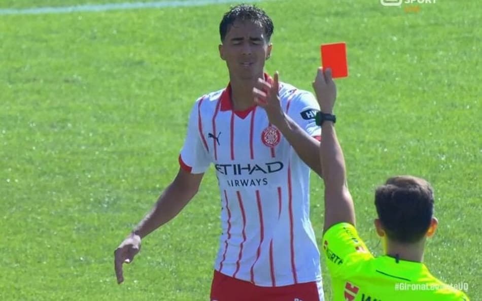 Vitor Reis, ex-Palmeiras, é expulso e deixa Girona com dois a menos