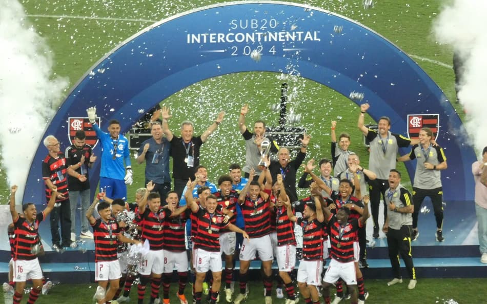 Flamengo comemora título do torneio Intercontinental (Foto: Lucas Bayer/ Lance!)
