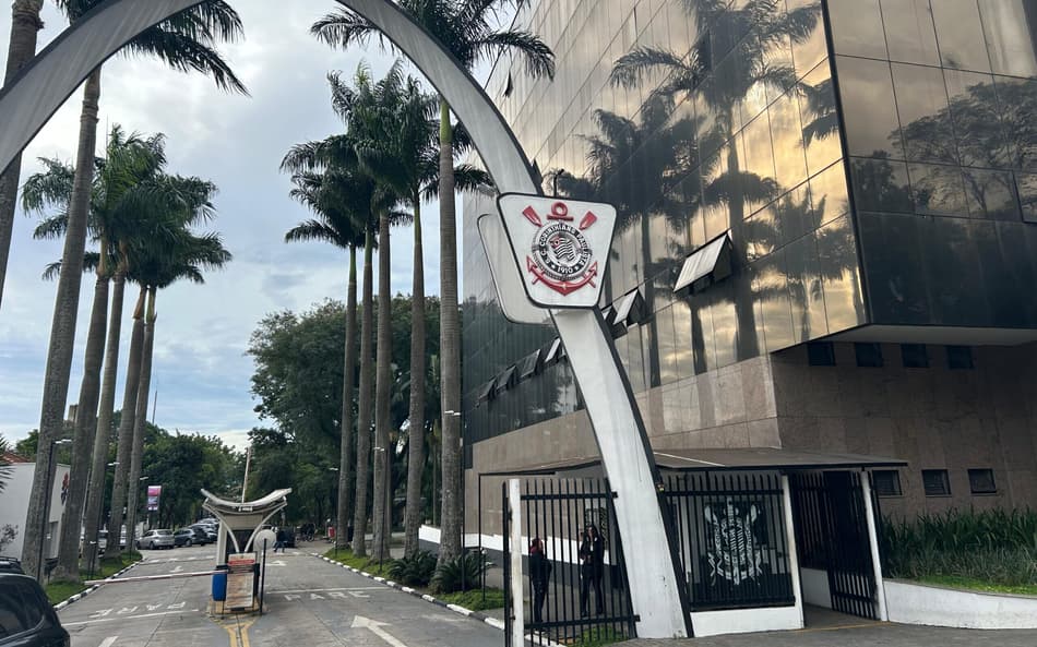 Votação do impeachment de Augusto Melo acontece no Parque São Jorge, sede do Corinthians (Foto: Ulisses Lopresti/ Lance!)