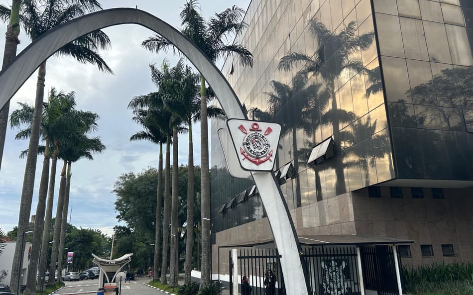 Votação do impeachment de Augusto Melo acontece no Parque São Jorge, sede do Corinthians (Foto: Ulisses Lopresti/ Lance!)