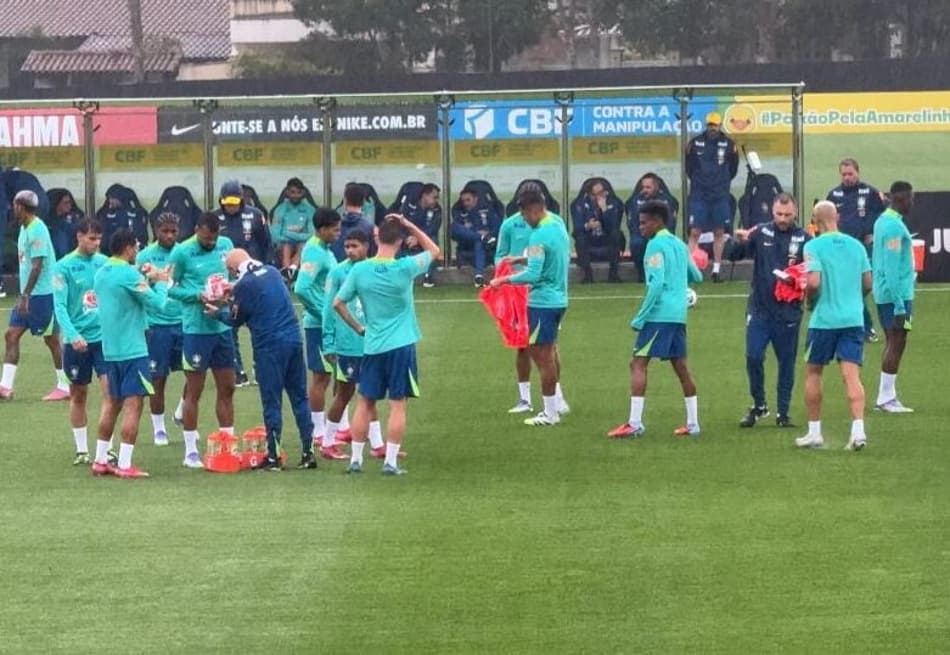 Seleção Brasileira em treino na Granja Comary (Foto: Leonardo Bessa/Lance!)