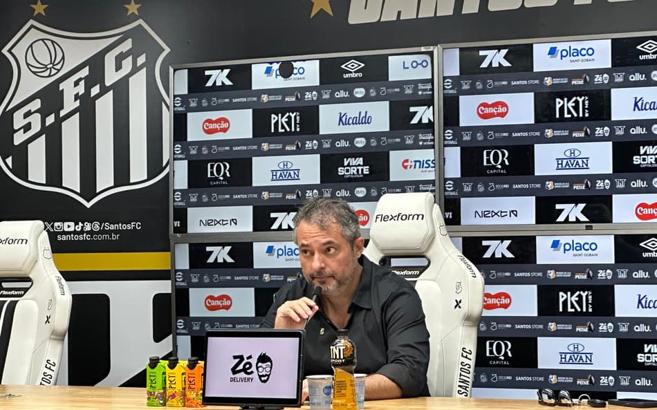 Alexandre Mattos faz balanço dos primeiros meses de gestão como Executivo de Futebol do Santos. (Foto: Juliana Yamaoka/ Lance!)