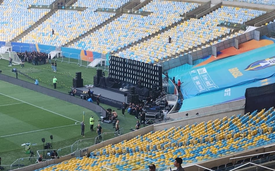 Maracanã recebe os últimos preparativos para Brasil x Chile (Foto: Márcio Iannacca / Lance!)